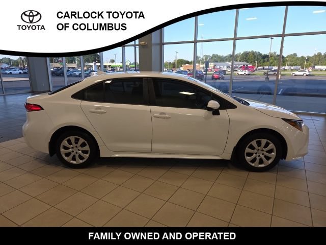 Used 2025 Toyota Corolla LE FWD image 7