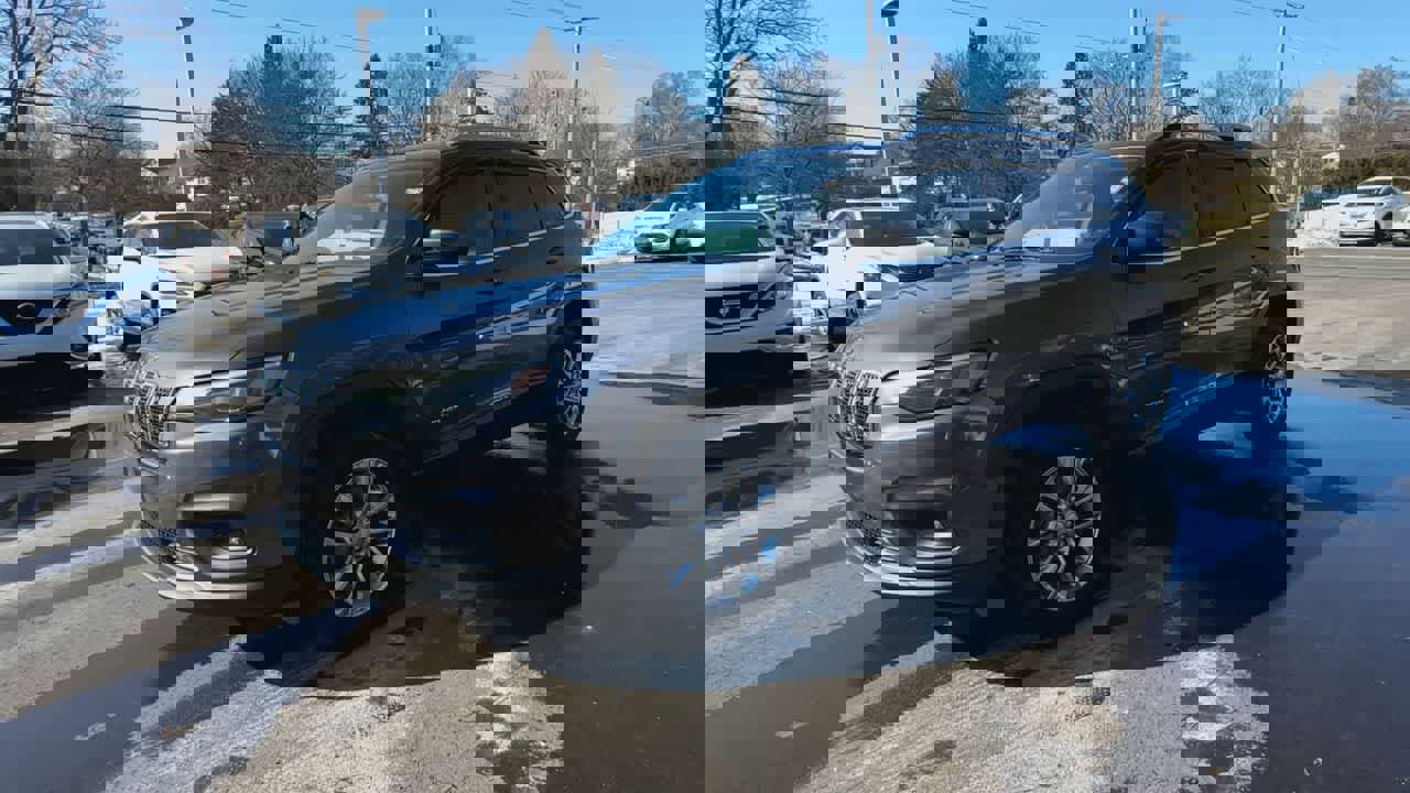 Used 2019 Jeep Cherokee Latitude Plus w/ Cold Weather Group image 4