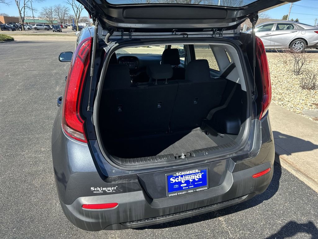 Used 2022 Kia Soul LX image 18