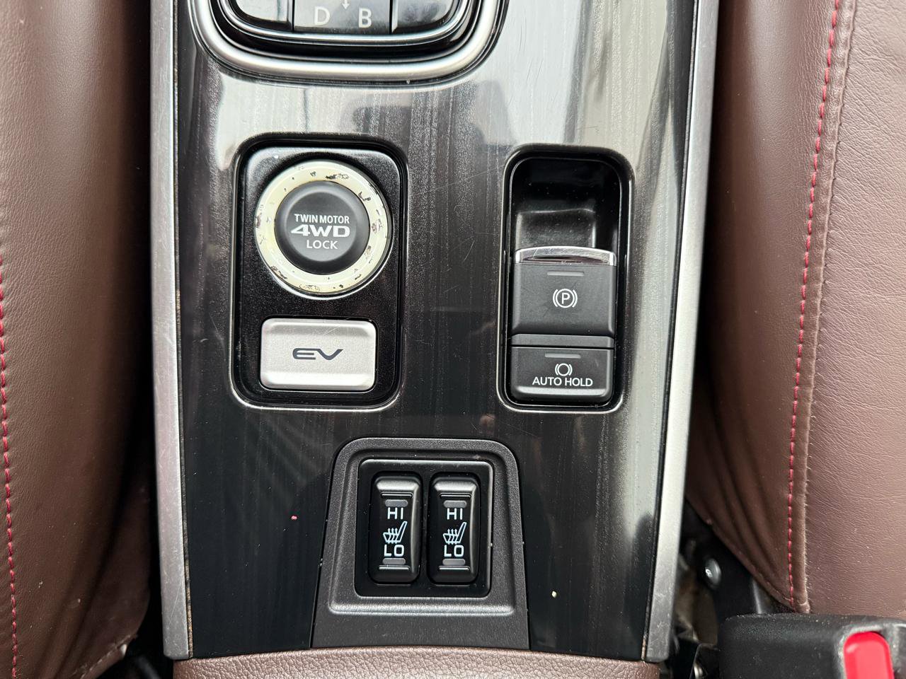 Used 2018 Mitsubishi Outlander SEL image 25