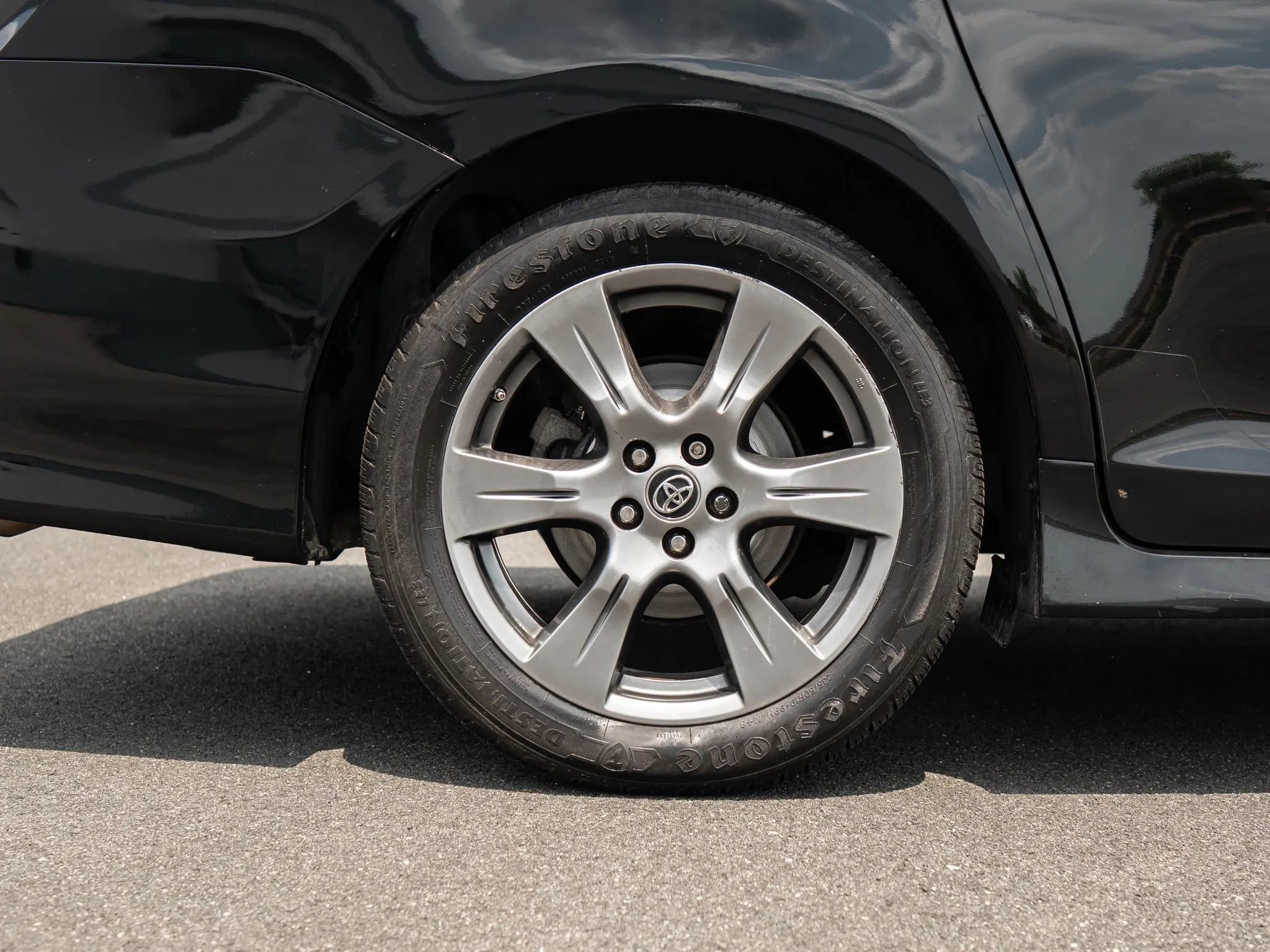 Used 2018 Toyota Sienna SE image 16