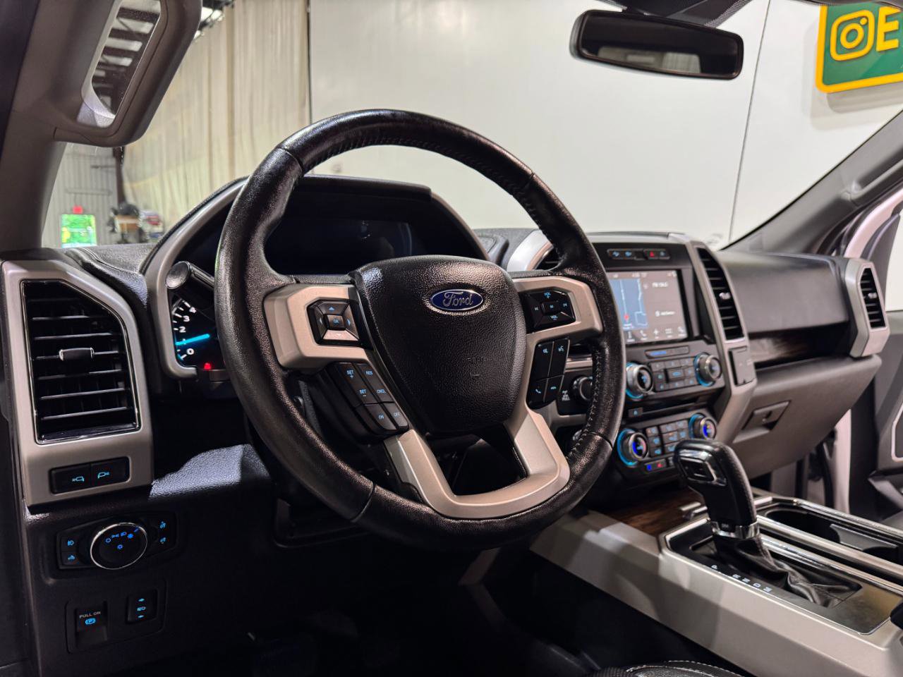 Used 2018 Ford F150 Lariat w/ Equipment Group 502A Luxury AWD/4WD image 10