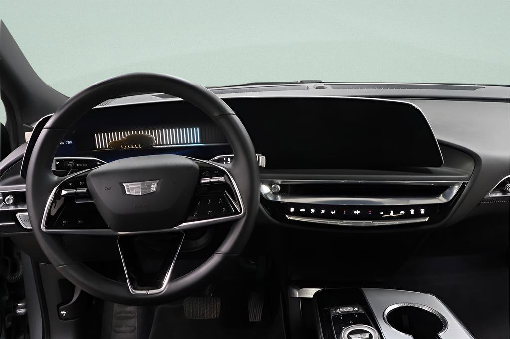Used 2024 Cadillac Lyriq Tech image 8