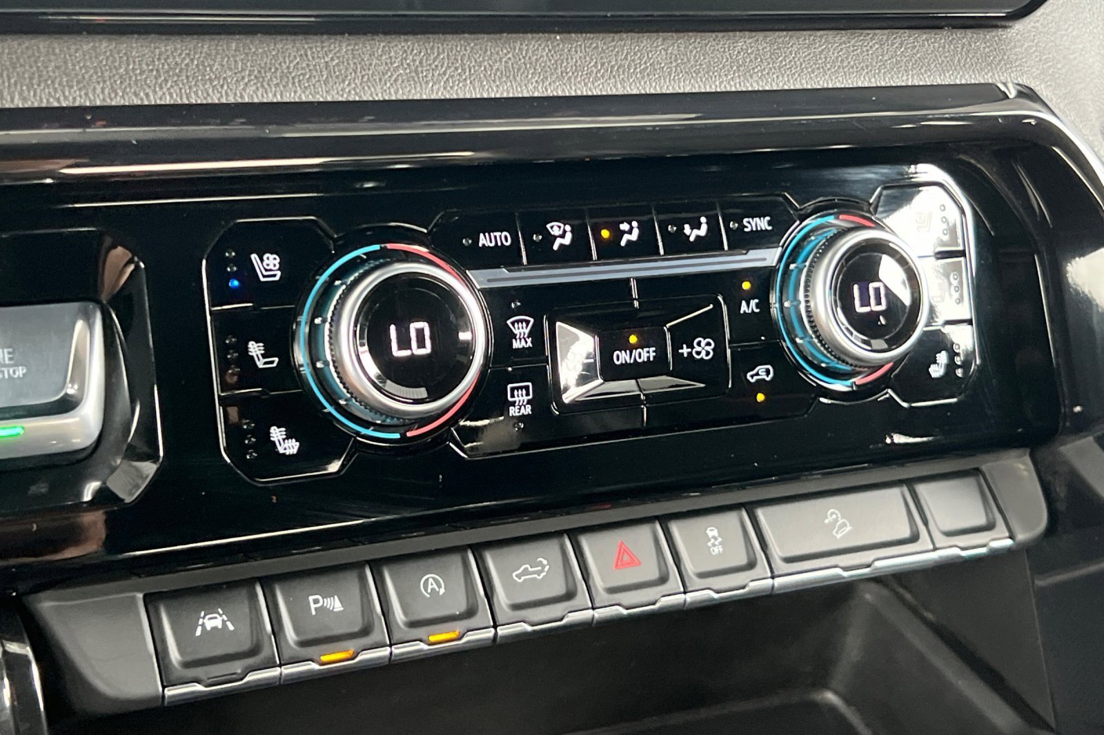 Used 2025 GMC Sierra 1500 AT4 image 19