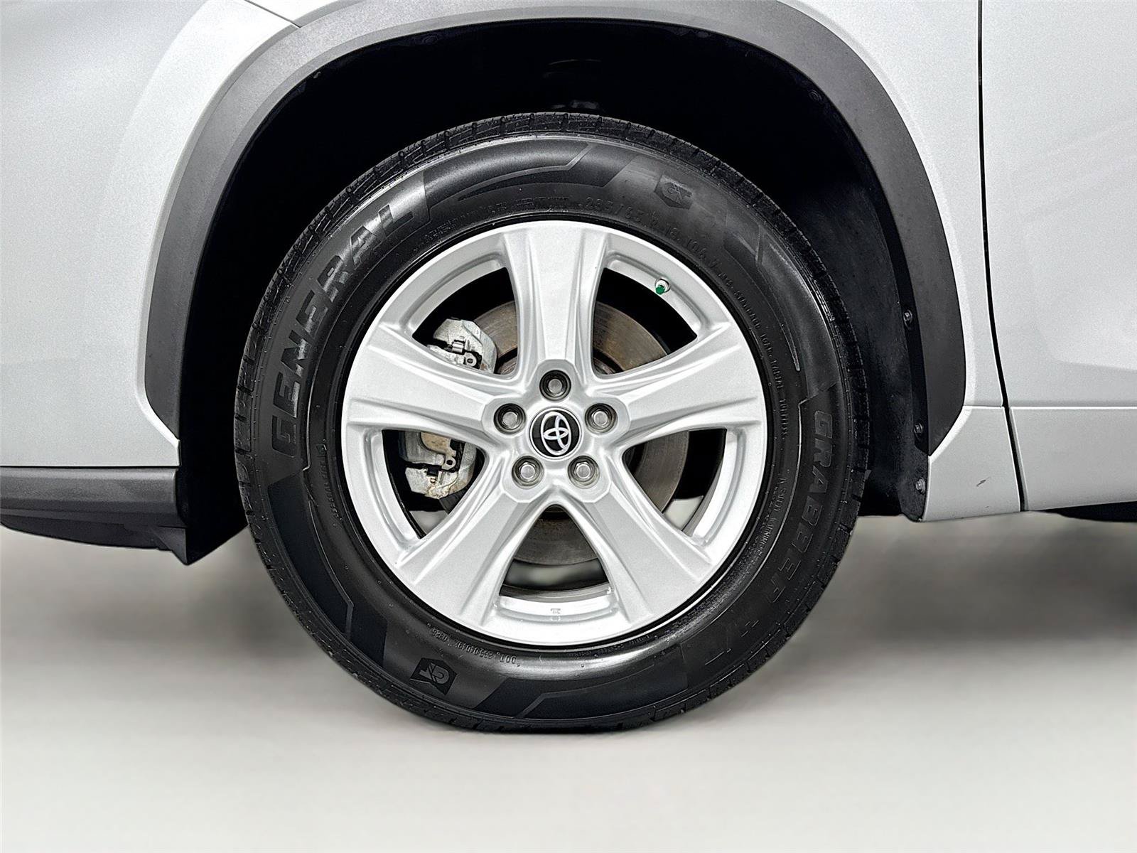 Used 2023 Toyota Highlander LE FWD image 41