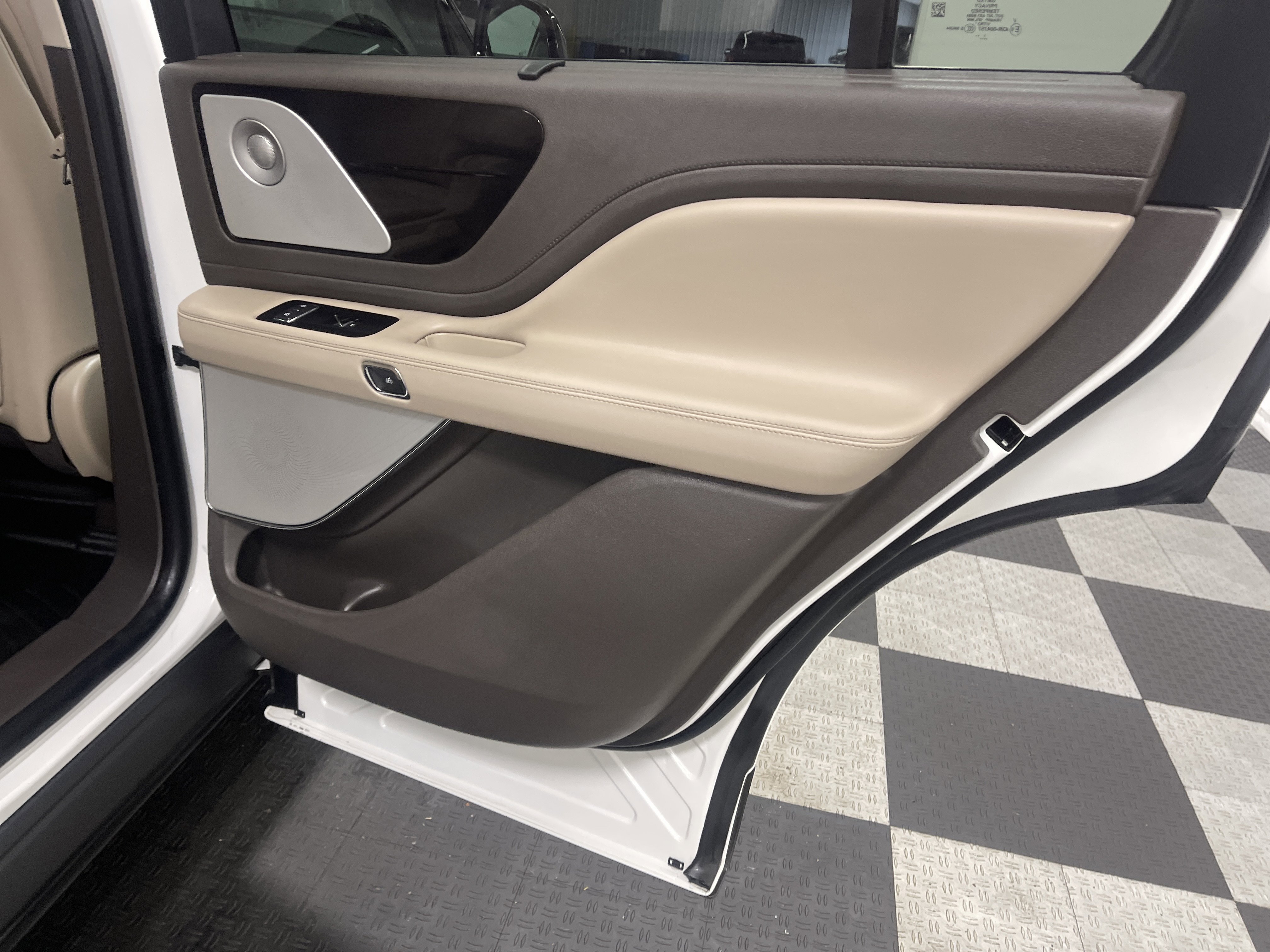 Used 2022 Lincoln Aviator Reserve w/ Equipment Group 201A image 19