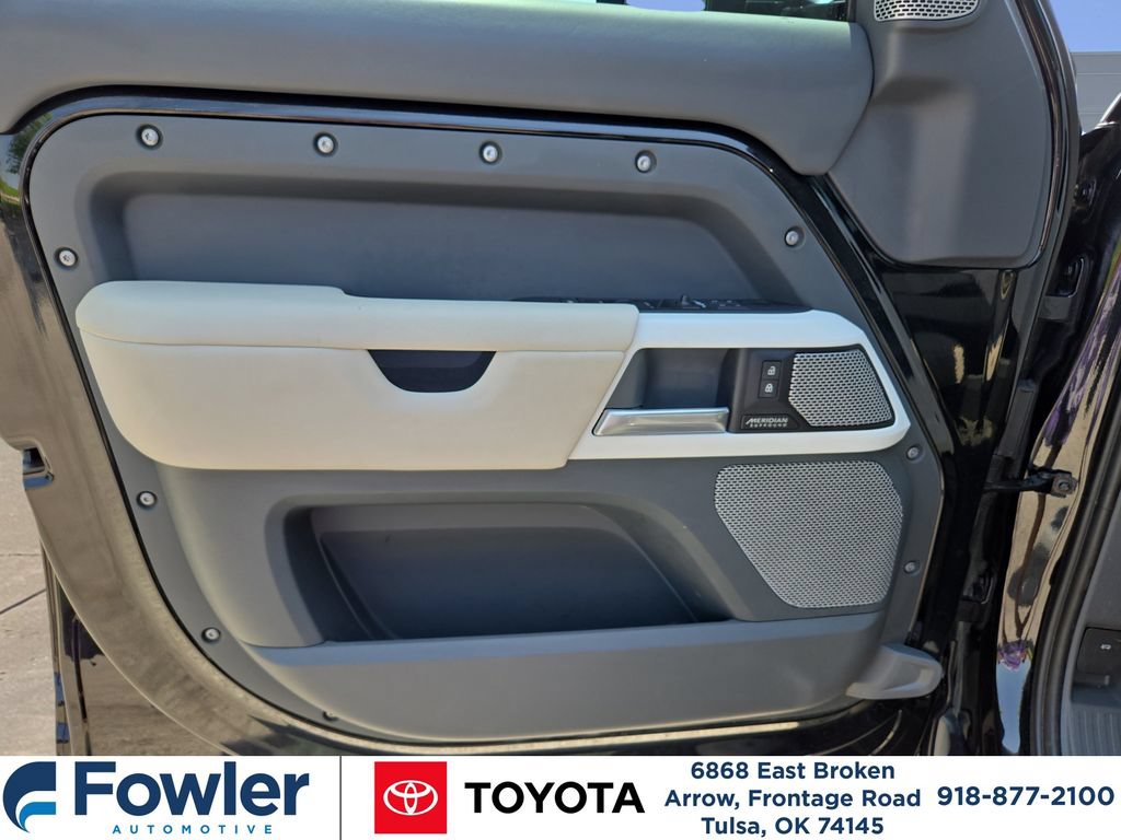 Used 2023 Land Rover Defender 130 SE AWD/4WD image 16