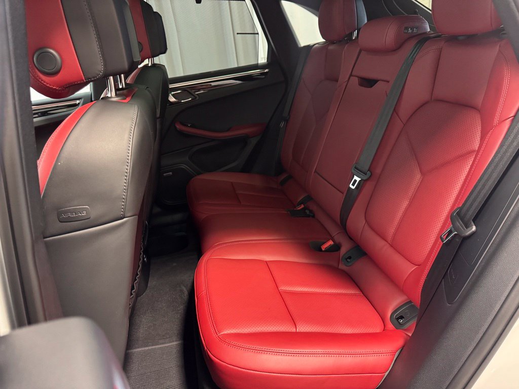 Certified 2025 Porsche Macan w/ Premium Package Plus AWD/4WD image 8