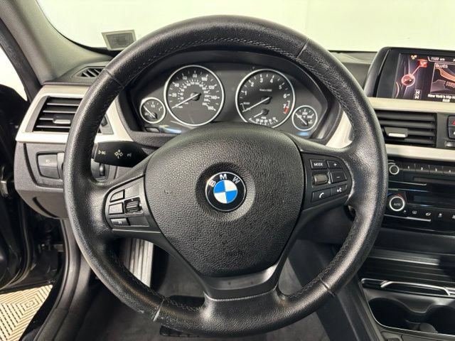 Used 2017 BMW 320i xDrive Sedan AWD/4WD image 12