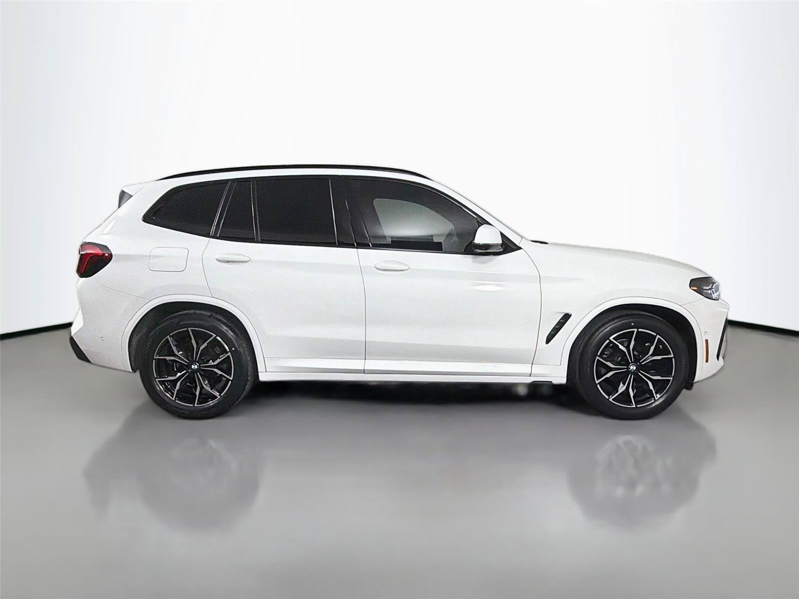 Used 2024 BMW X3 sDrive30i w/ M Sport Package RWD image 5