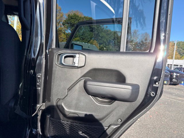 Used 2024 Jeep Wrangler Unlimited AWD/4WD image 28