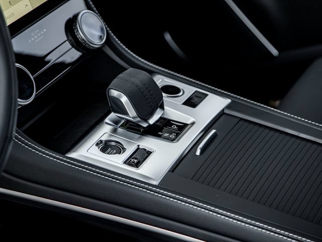 New 2025 Jaguar F-PACE R-Dynamic S AWD/4WD image 18