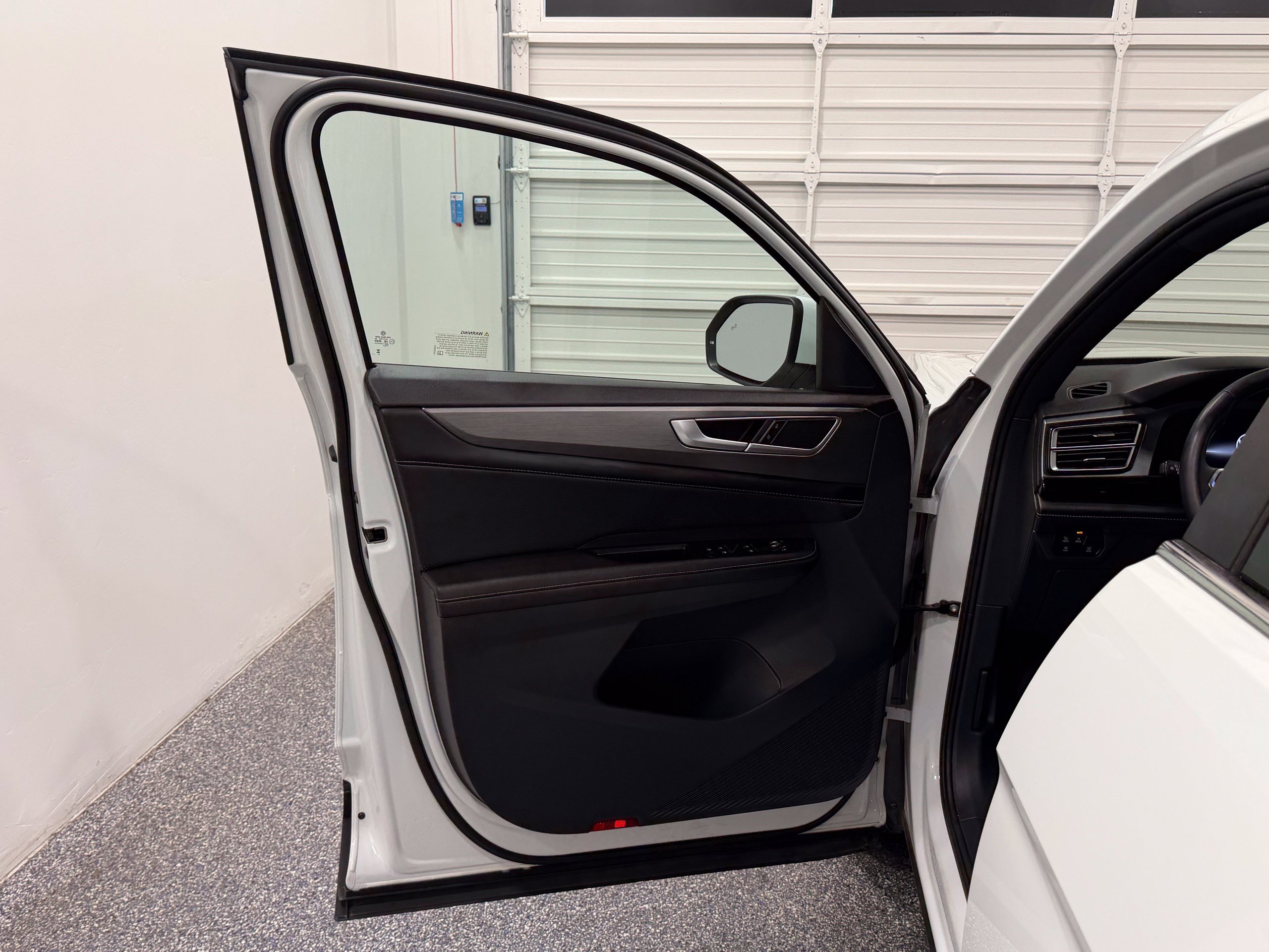 Certified 2024 Volkswagen Atlas Cross Sport SE FWD image 19