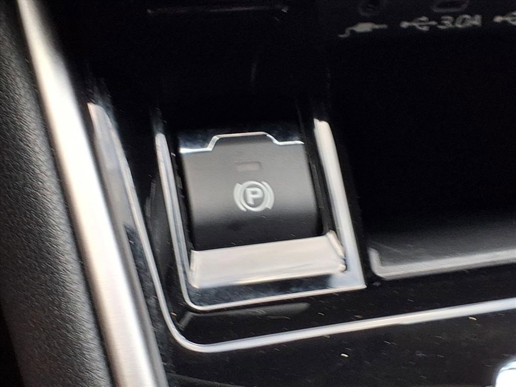 Used 2025 Subaru Outback Premium image 17