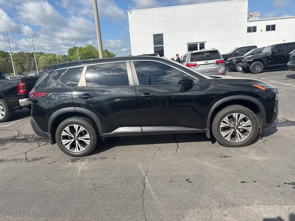Used 2023 Nissan Rogue SV image 3