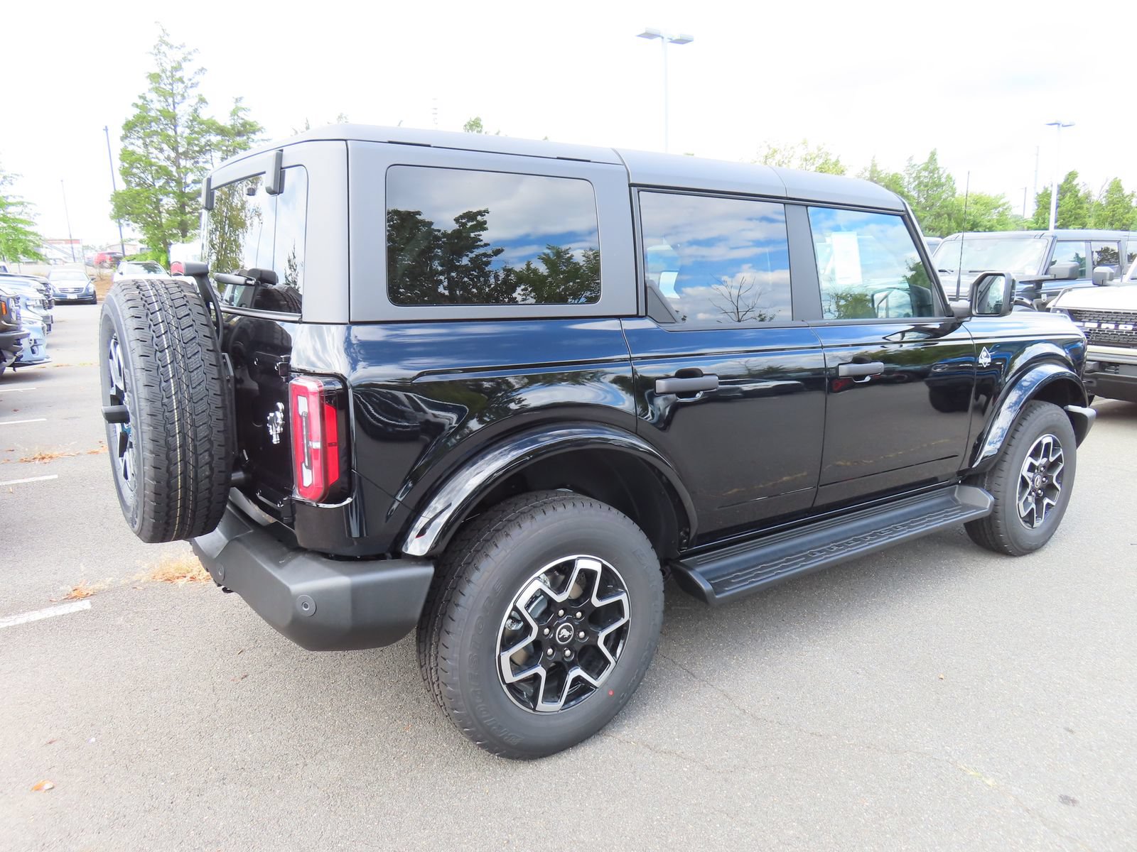 New 2026 Ford Bronco Outer Banks AWD/4WD image 4