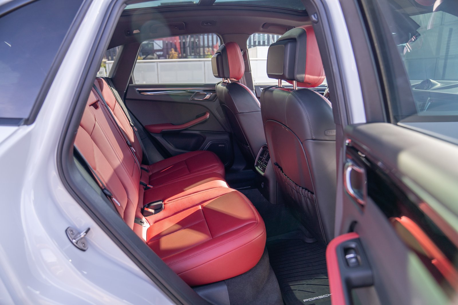 Certified 2026 Porsche Macan AWD/4WD image 25