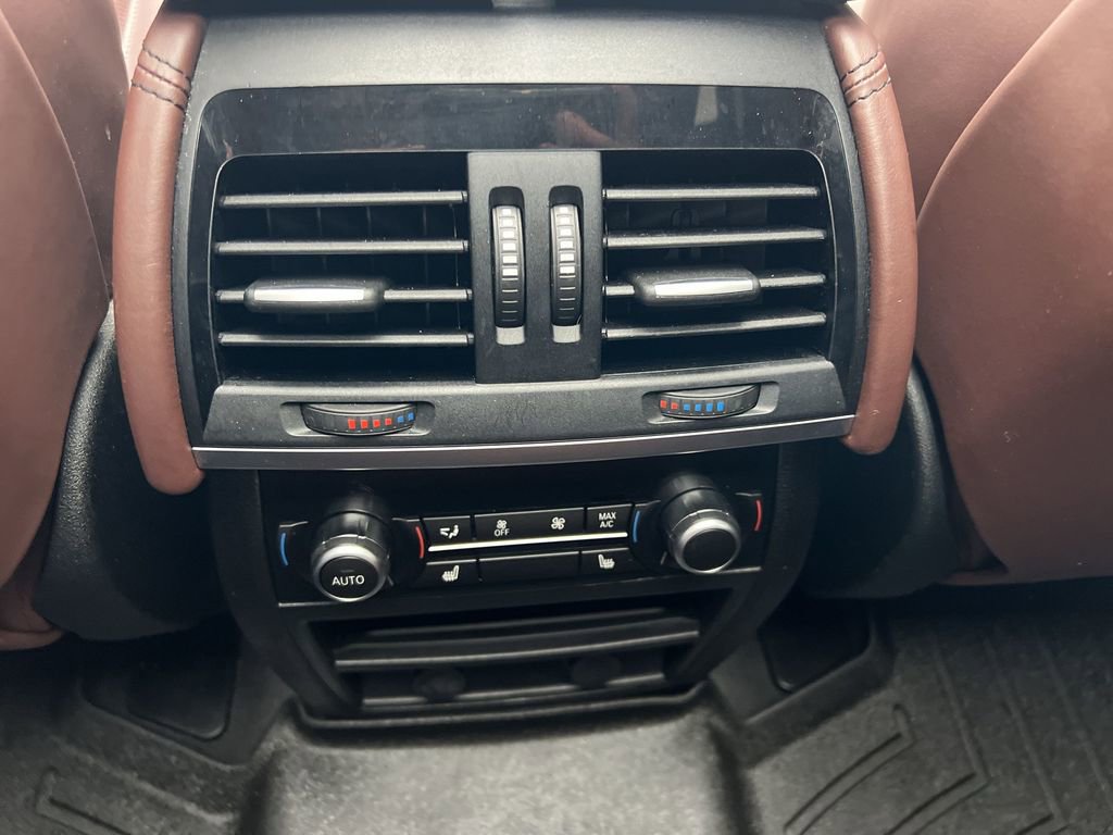 Used 2016 BMW X5 M image 22