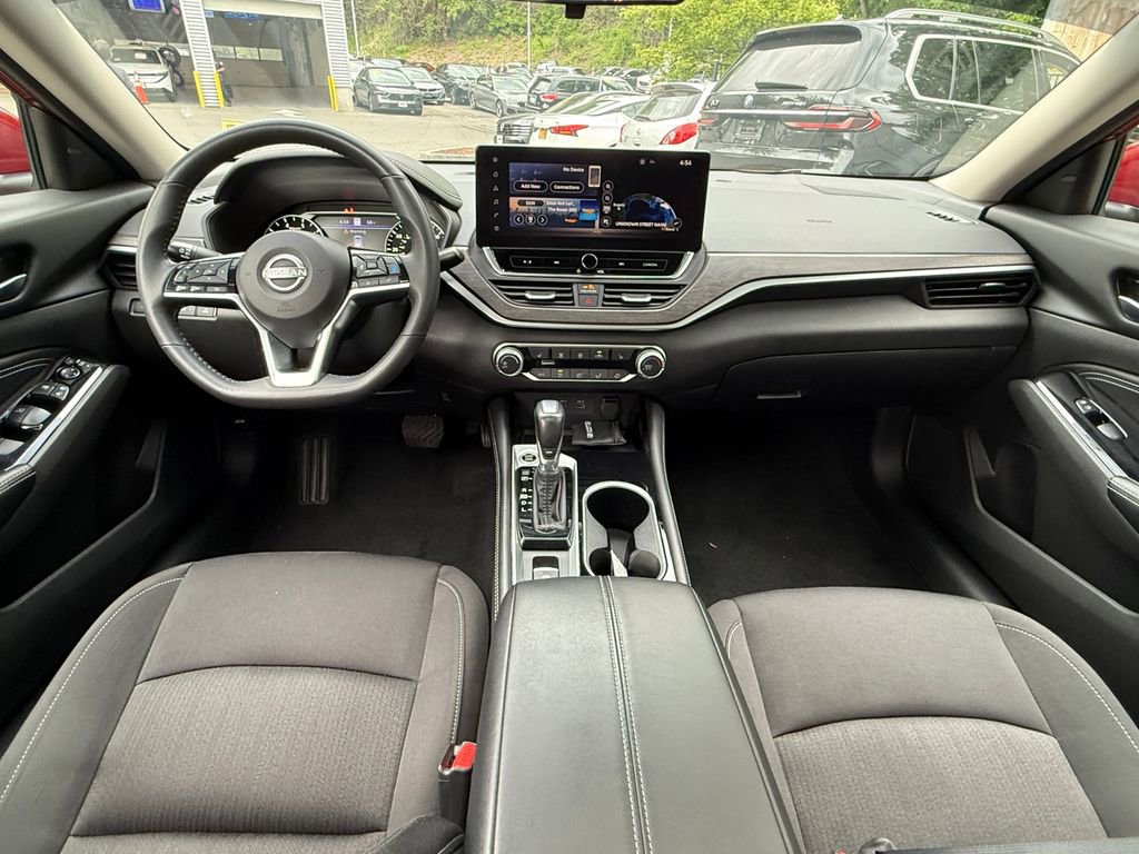 Used 2023 Nissan Altima 2.5 SV w/ SV Premium Package AWD/4WD image 11