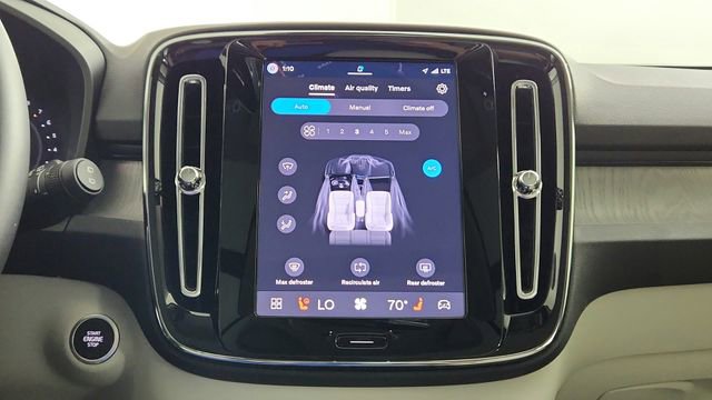 Certified 2026 Volvo XC40 B5 Plus w/ Protection Package Premier AWD/4WD image 57