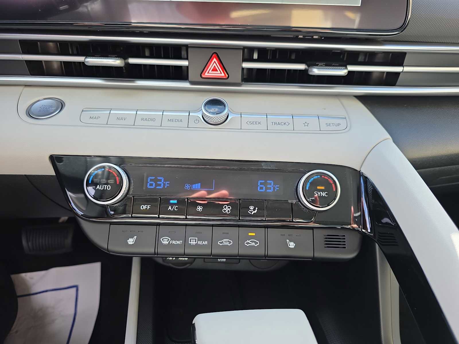 New 2025 Hyundai Elantra Limited image 13