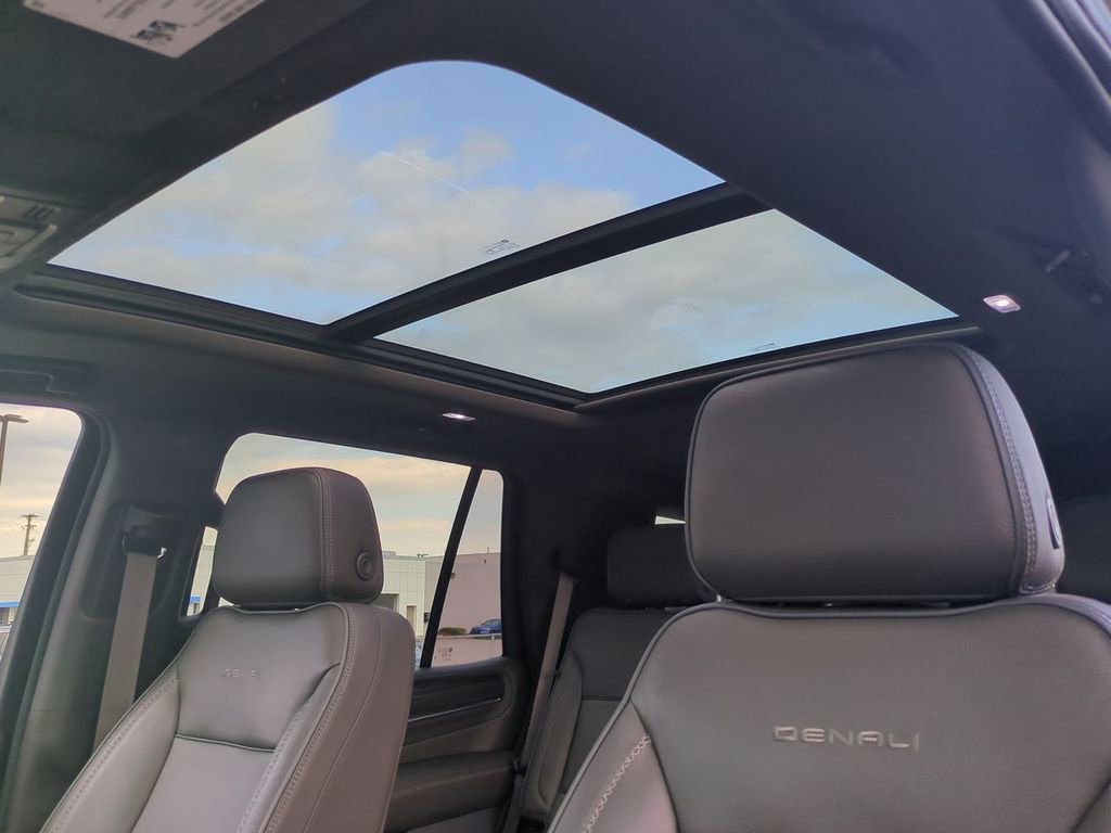 Used 2021 GMC Yukon Denali w/ Denali Premium Package image 21