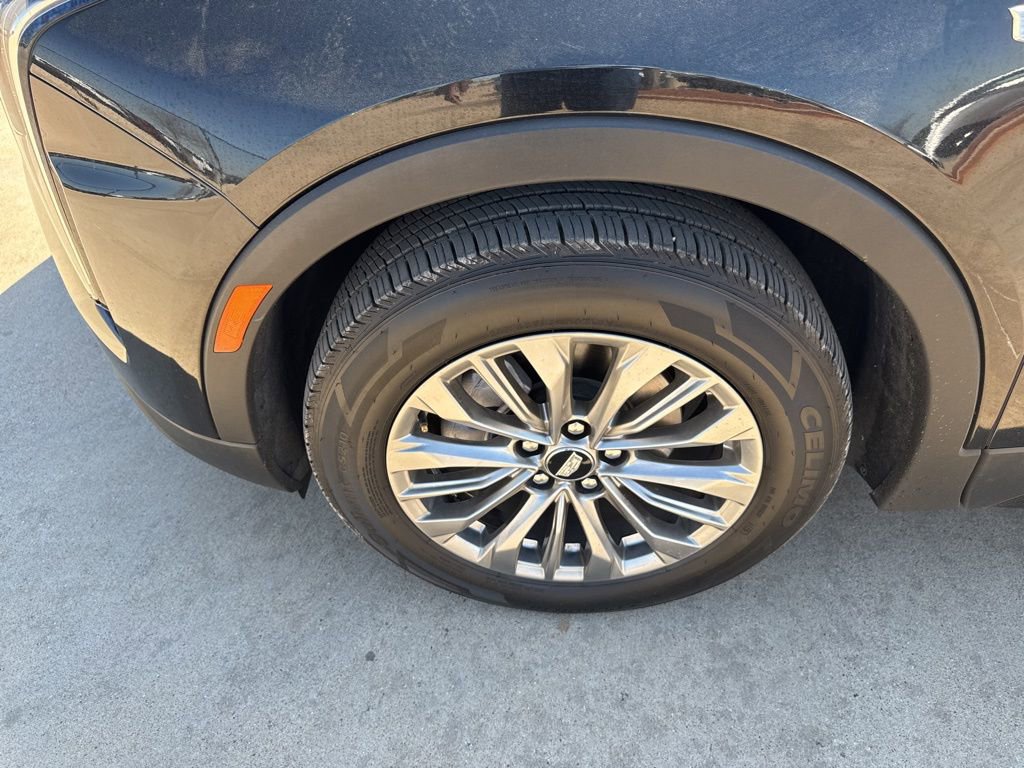 Used 2024 Cadillac XT4 Premium Luxury image 10