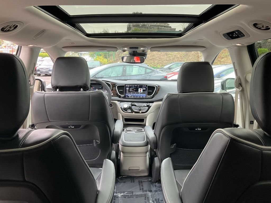Used 2023 Chrysler Pacifica Limited FWD image 38
