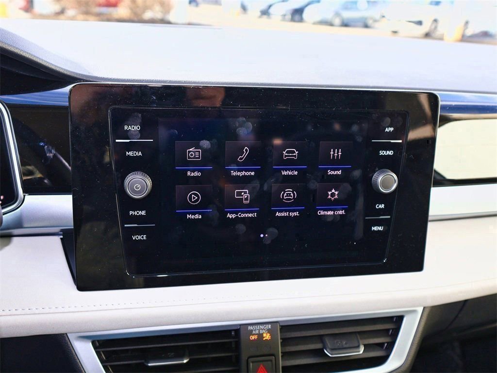 New 2026 Volkswagen Taos SE image 18