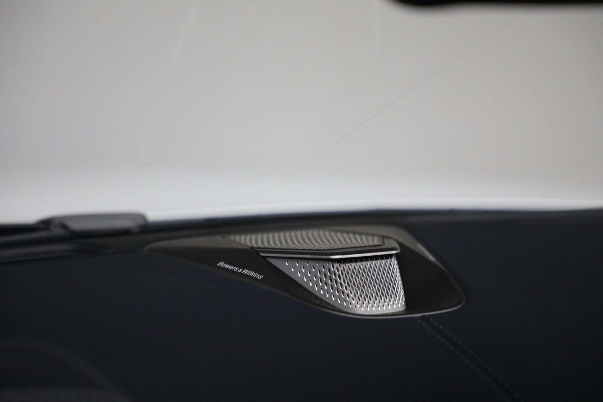 Used 2024 Aston Martin DB12 Convertible image 30