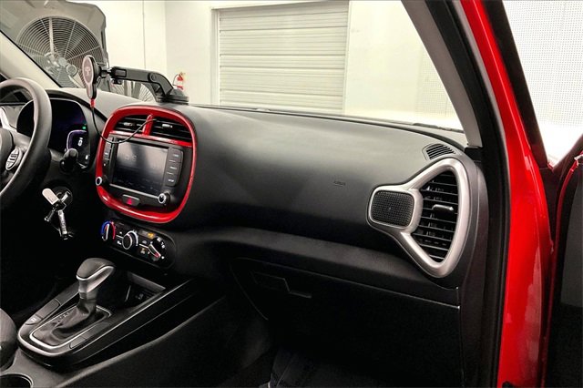 Used 2025 Kia Soul LX w/ LX Technology Package image 17