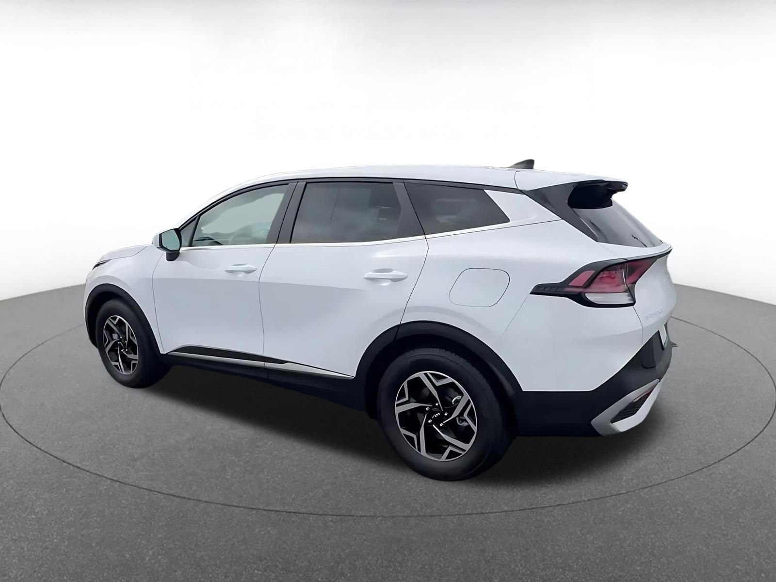 Used 2025 Kia Sportage LX FWD image 10