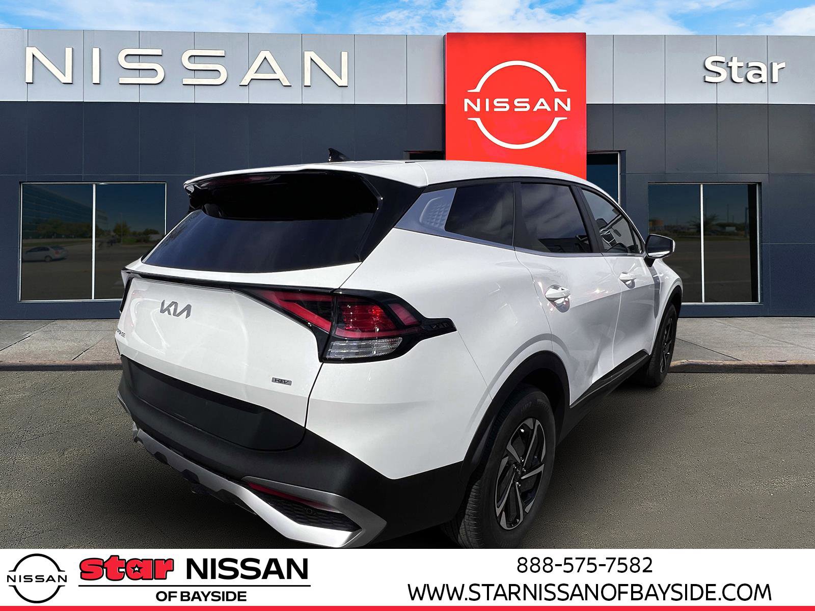 Used 2023 Kia Sportage LX image 4