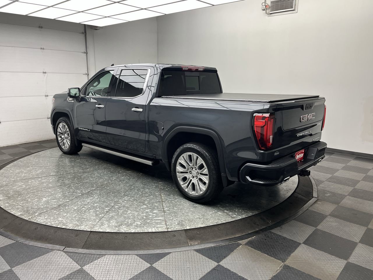 Certified 2022 GMC Sierra 1500 Denali w/ Denali Premium Package AWD/4WD image 2