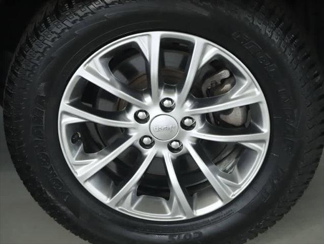 Certified 2021 Jeep Cherokee Latitude Lux w/ Comfort/Convenience Group AWD/4WD image 39