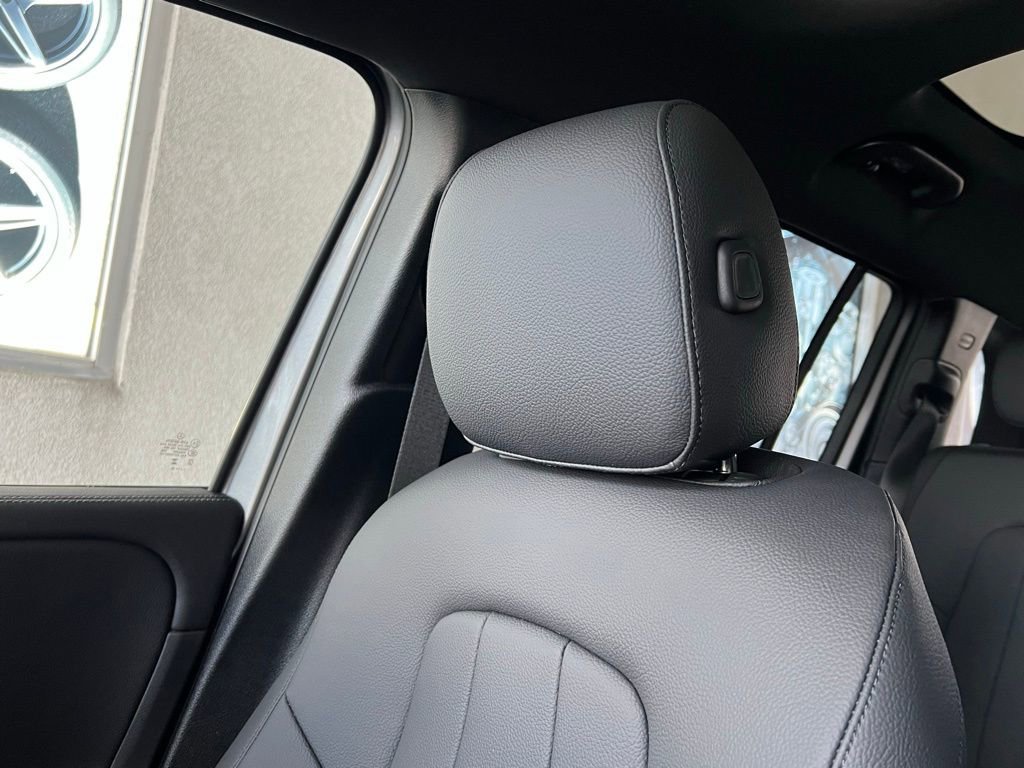 Used 2025 Mercedes-Benz GLB 250 4MATIC image 24