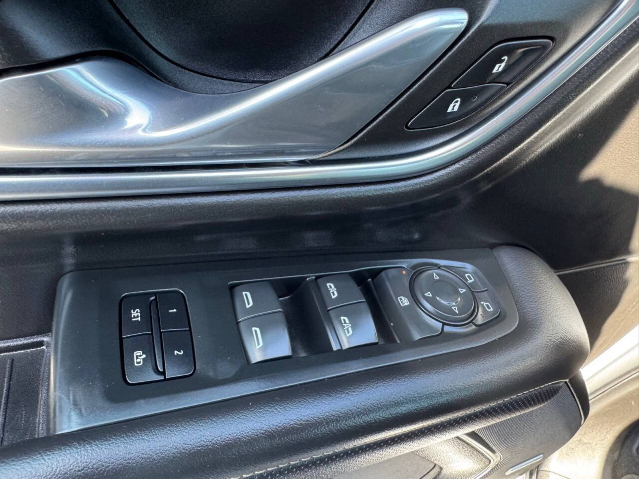 Used 2021 GMC Yukon SLT AWD/4WD image 17