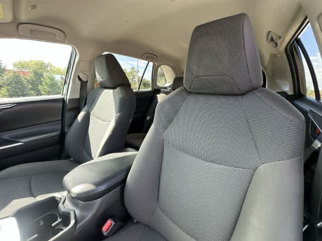 Used 2023 Toyota RAV4 LE AWD/4WD image 14