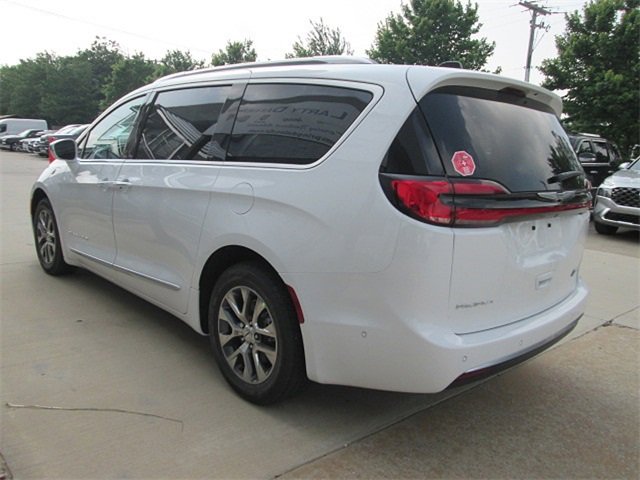 New 2024 Chrysler Pacifica Pinnacle image 4
