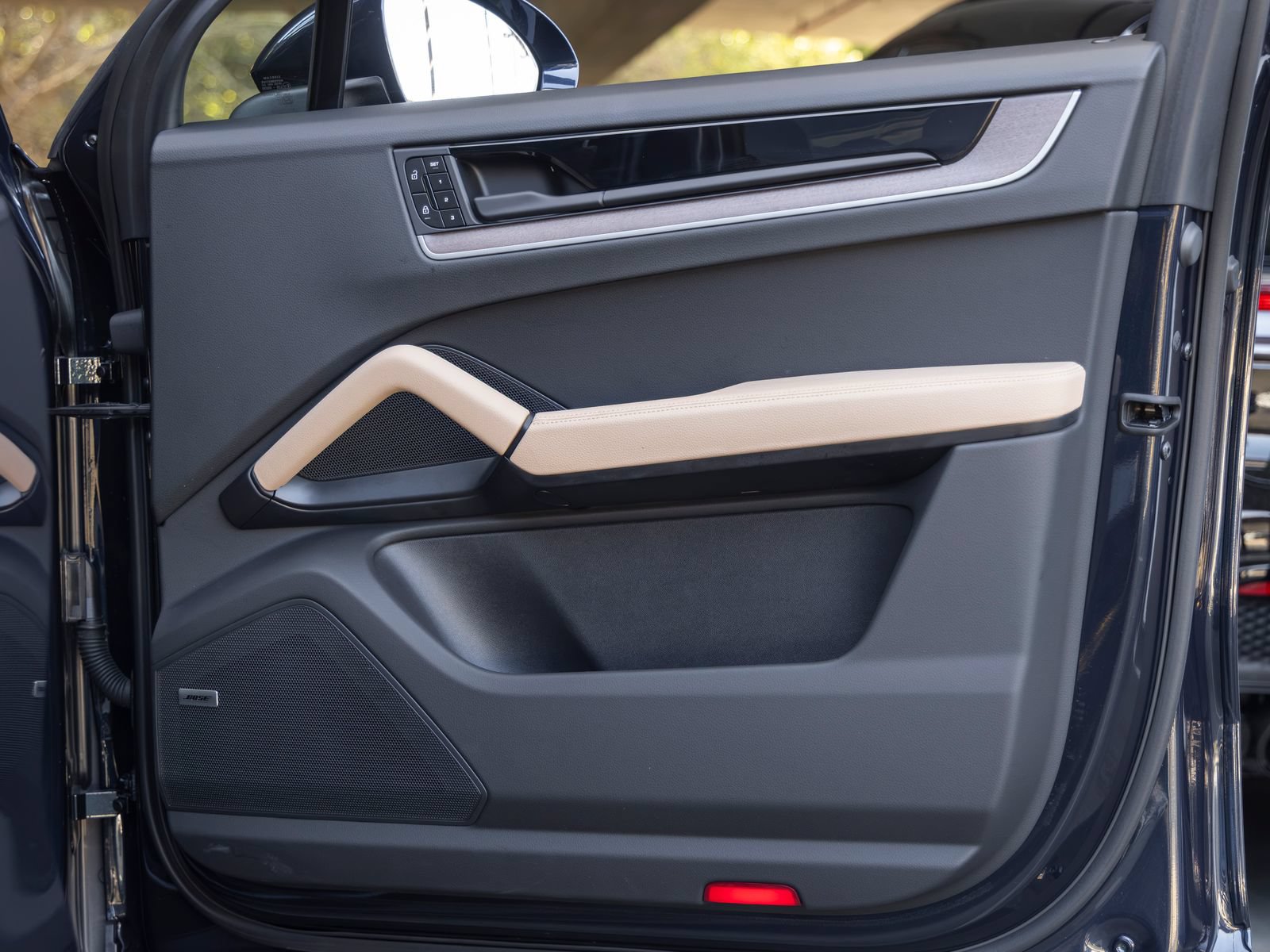 Certified 2025 Porsche Cayenne AWD/4WD image 61