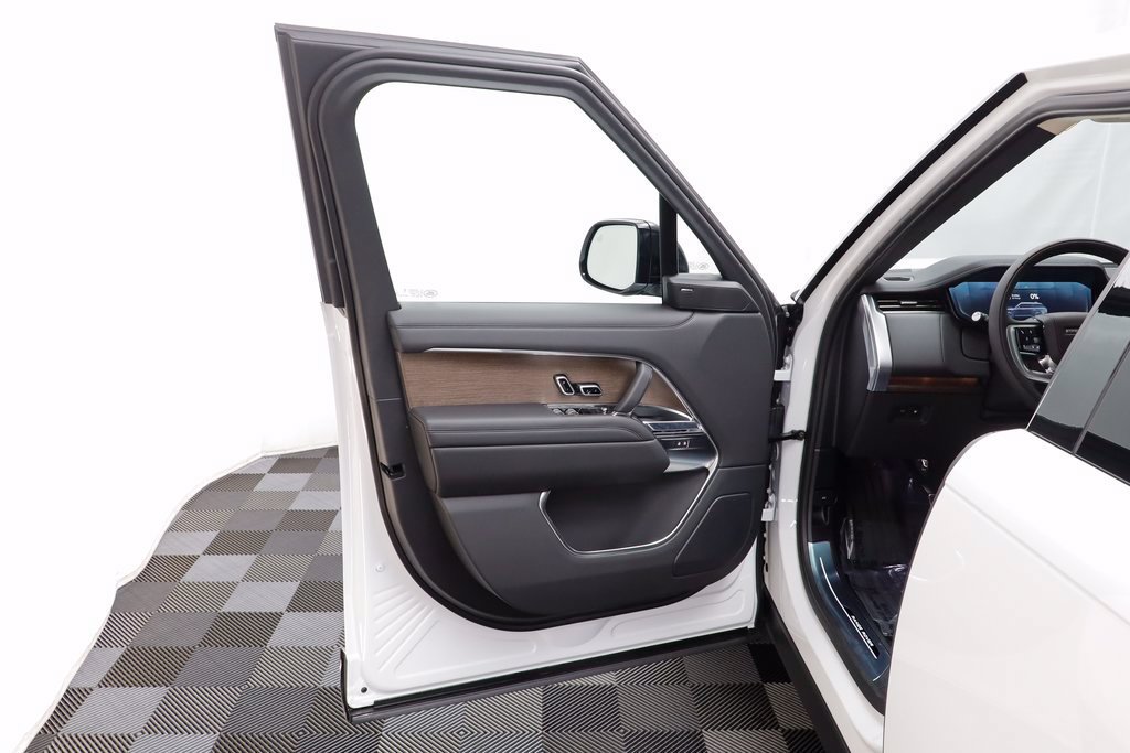 New 2025 Land Rover Range Rover SE AWD/4WD image 6