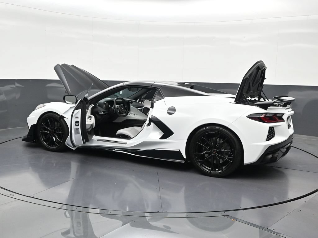 Used 2025 Chevrolet Corvette Stingray Preferred Conv w/ Z51 Performance Package RWD image 37
