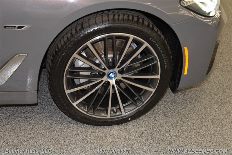 Used 2022 BMW 530e w/ Premium Package RWD image 48