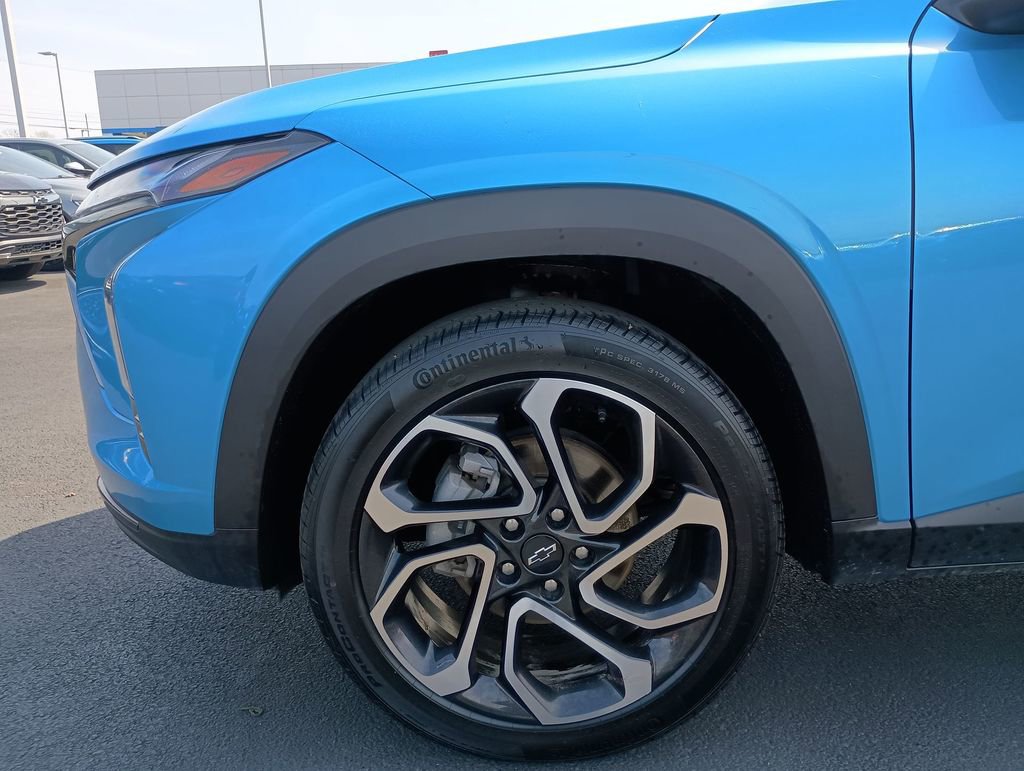 Used 2025 Chevrolet Trax RS w/ Sunroof Package FWD image 16