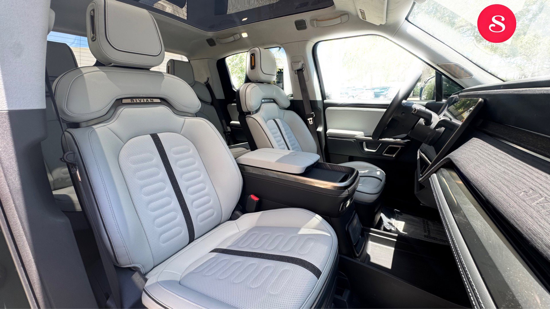 Used 2024 Rivian R1T Adventure AWD/4WD image 18