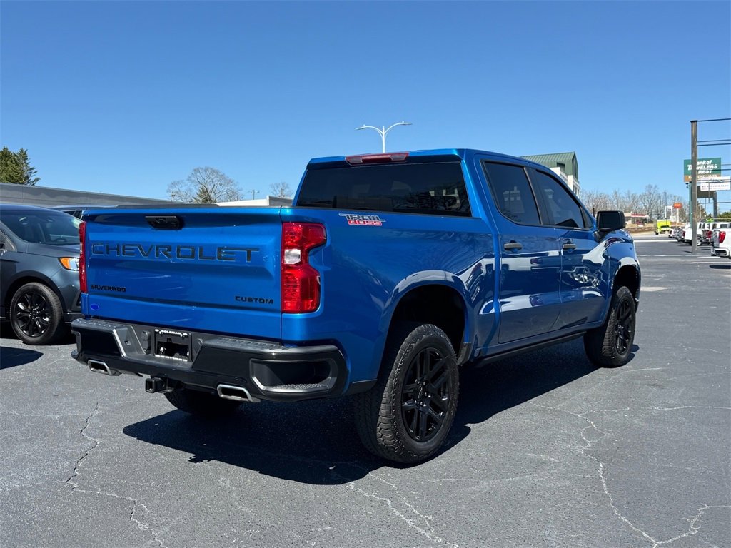Used 2024 Chevrolet Silverado 1500 Custom Trail Boss w/ LPO, Dark Essentials Package image 4
