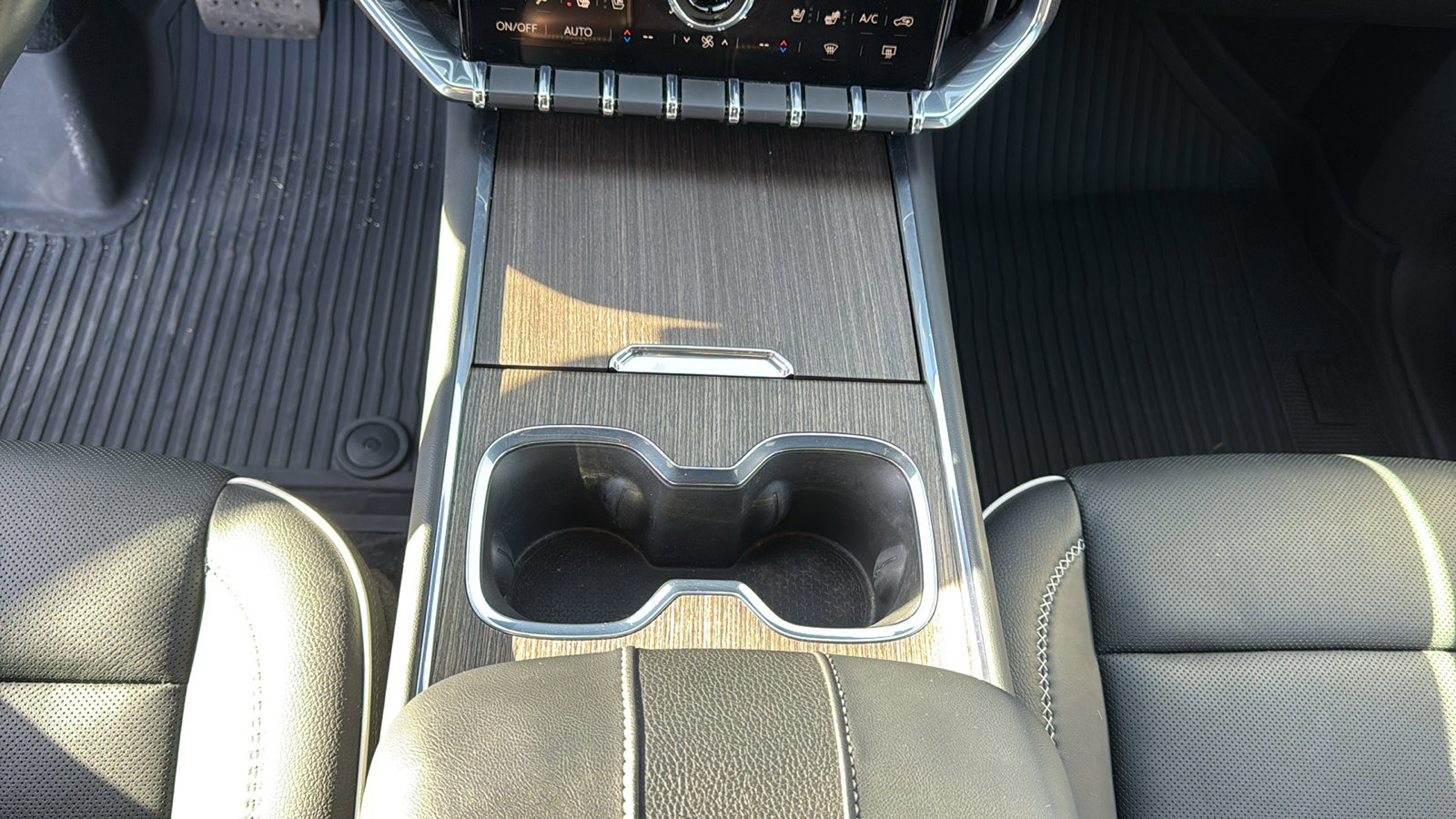 Used 2024 GMC Acadia Denali w/ Super Cruise Package image 23