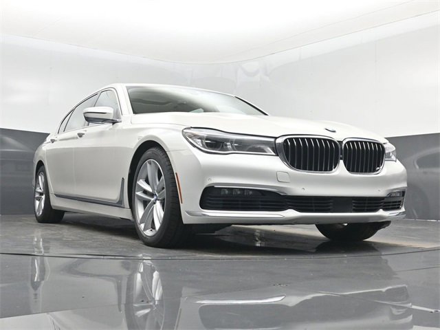 Used 2017 BMW 750i image 50
