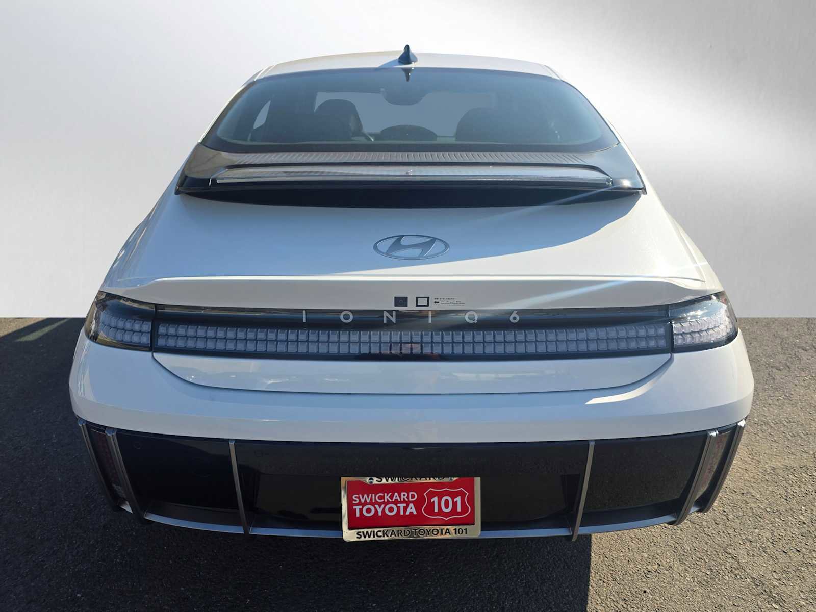 Used 2024 Hyundai Ioniq 6 Limited image 4