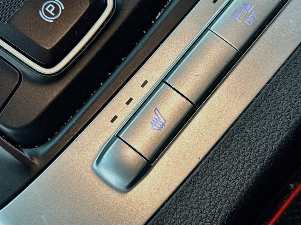 Used 2022 Kia Carnival LX FWD image 19